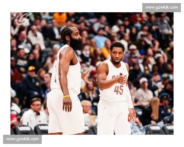 老鹰与骑士季后赛激战解析:关键对决与胜负走势全景展望 老鹰与骑士季后赛激战解析:关键对决与胜负走势全景展望